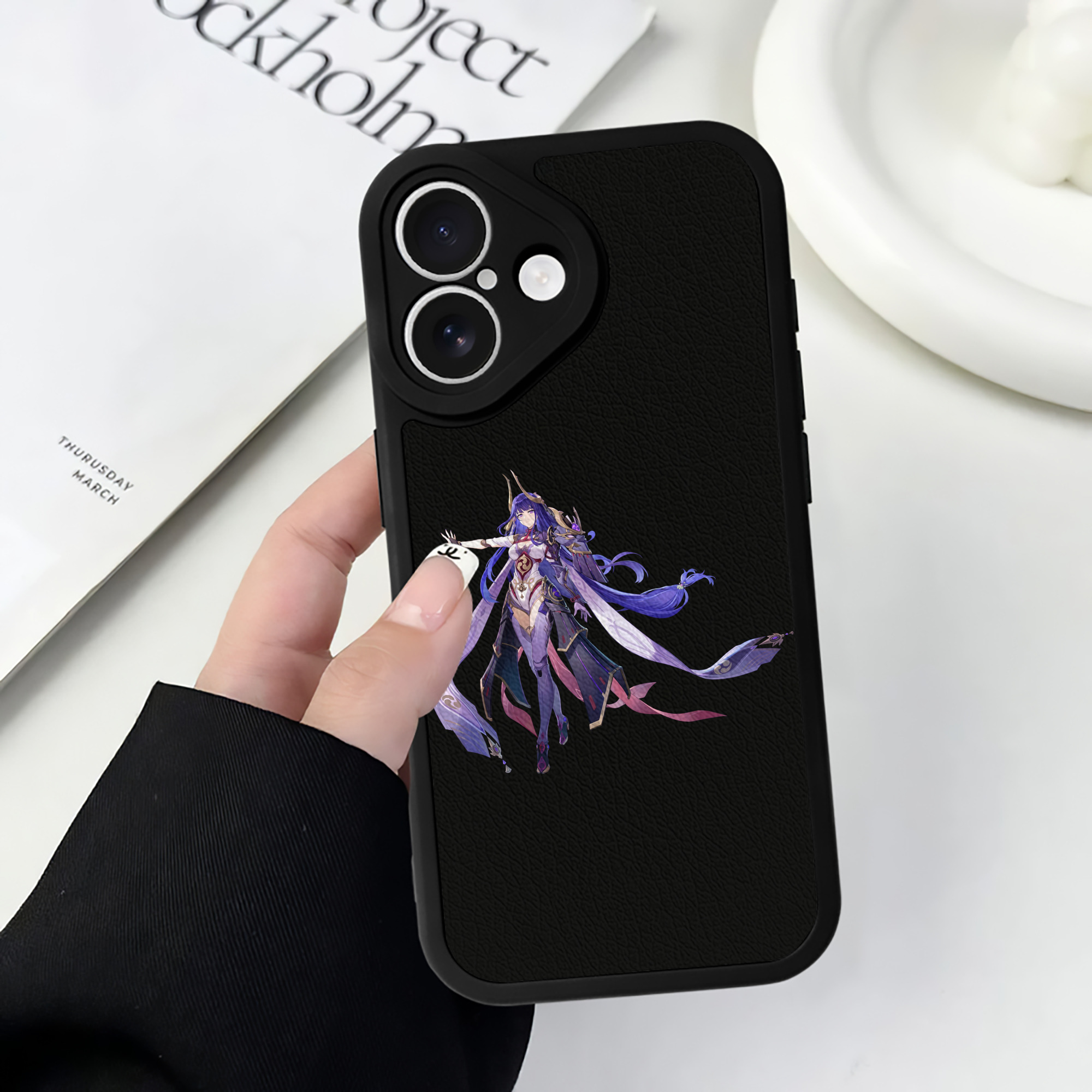 げんし神 雷電将軍 らいでんしょうぐん genshin Raiden Shogun 【iPhone 16シリーズ対応】シリコンスマホケース（レザー調） 材質：シリコン